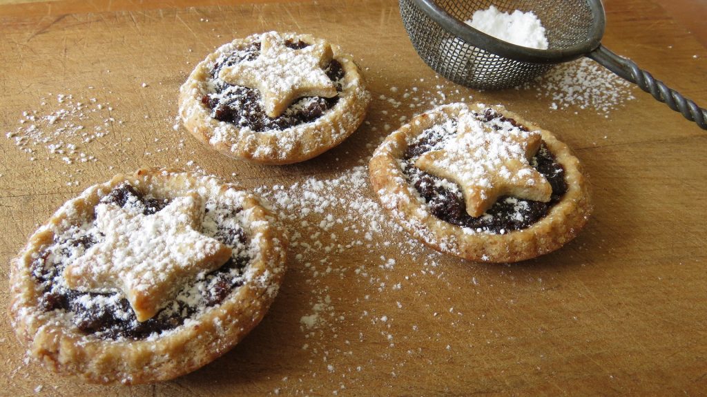 mince-pies. bluemorphos via Pixabay. CC0 Creative Commons